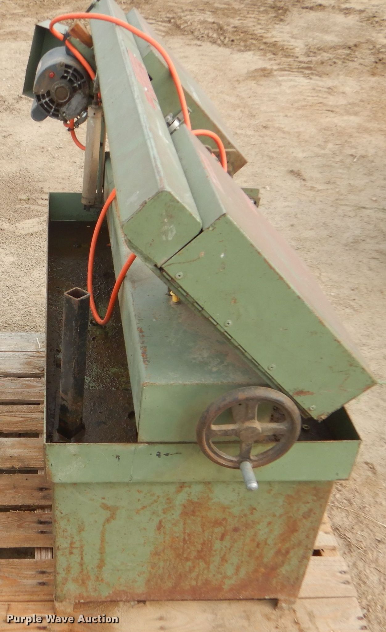 Carolina Tool and Equipment HD10 bandsaw in Plainville, KS Item GH9615 sold Purple Wave