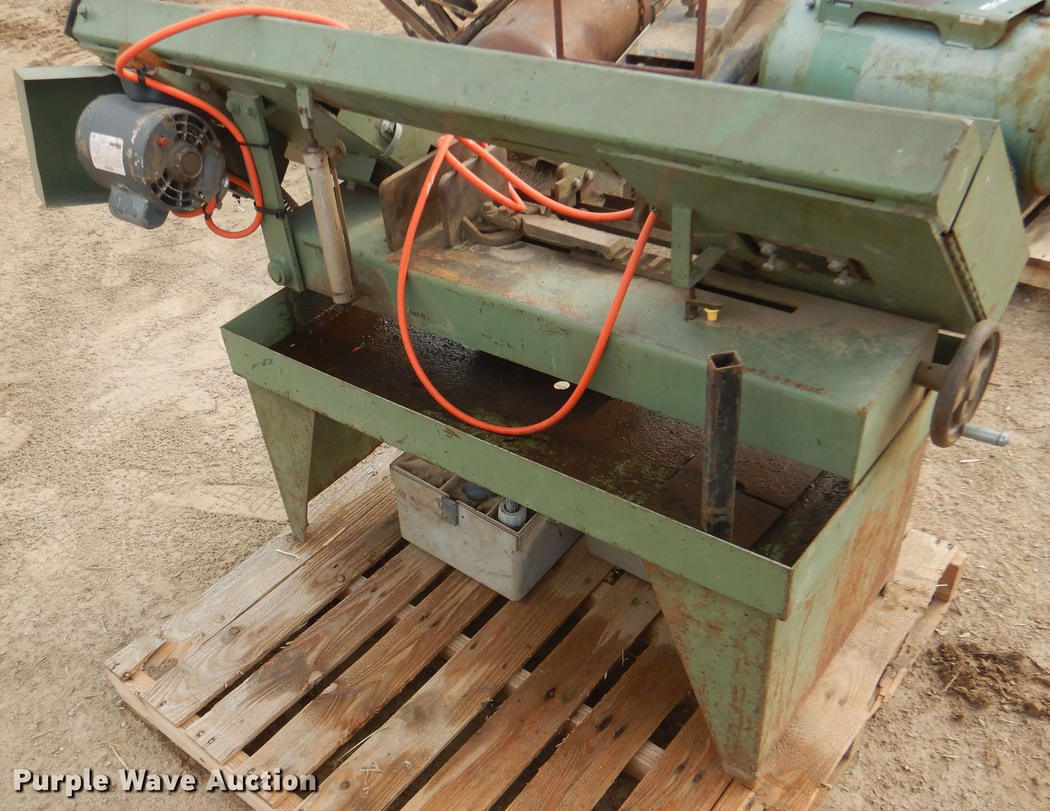 Carolina Tool and Equipment HD10 bandsaw in Plainville, KS Item GH9615 sold Purple Wave