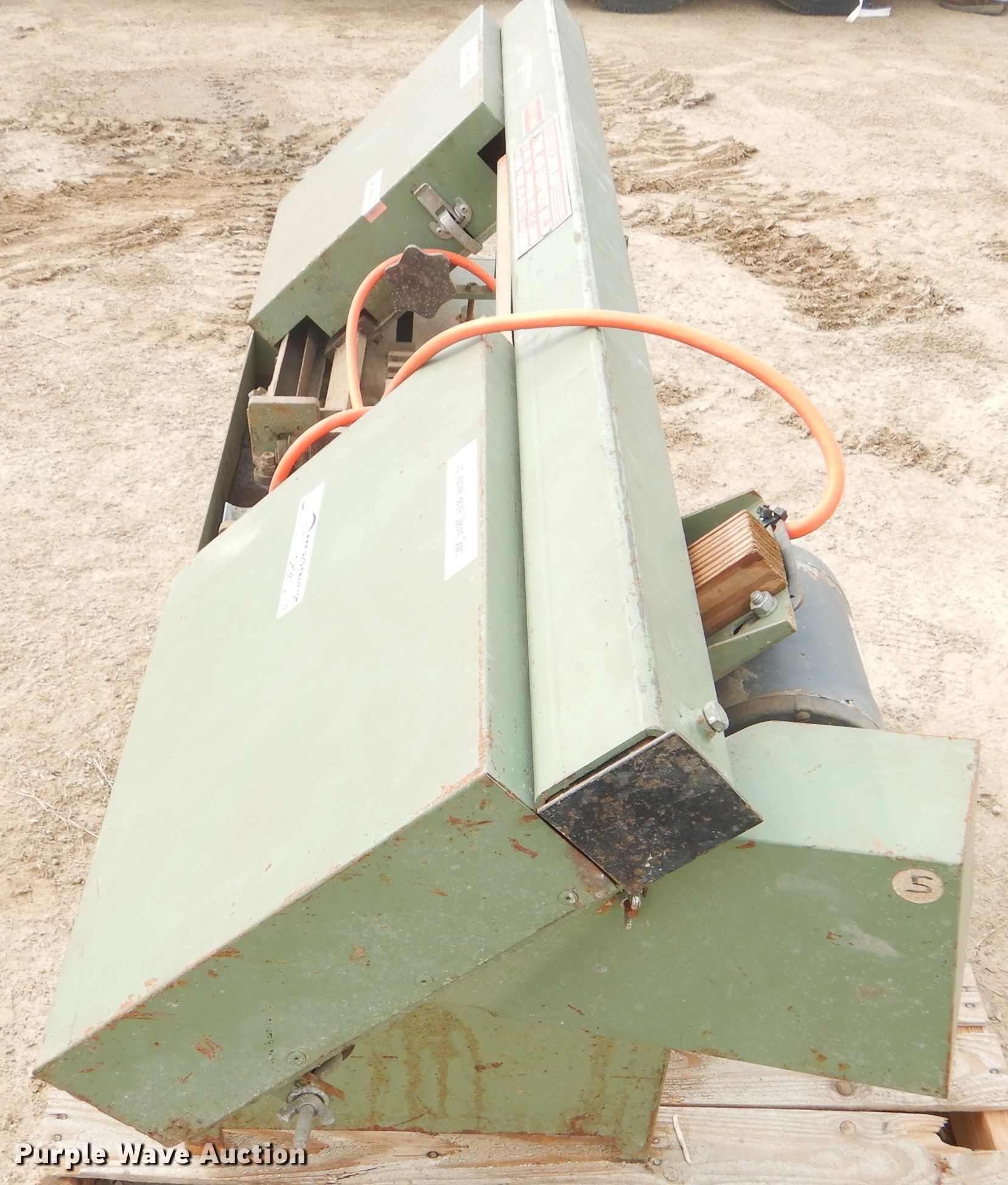 Carolina Tool and Equipment HD10 bandsaw in Plainville, KS Item GH9615 sold Purple Wave