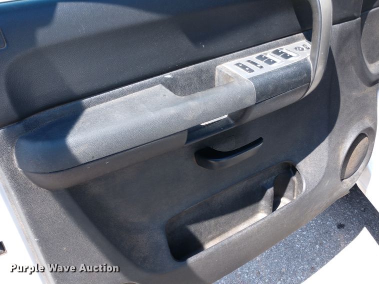 image for item DE6844 2009 GMC Sierra 2500HD Ext. Cab pickup truck