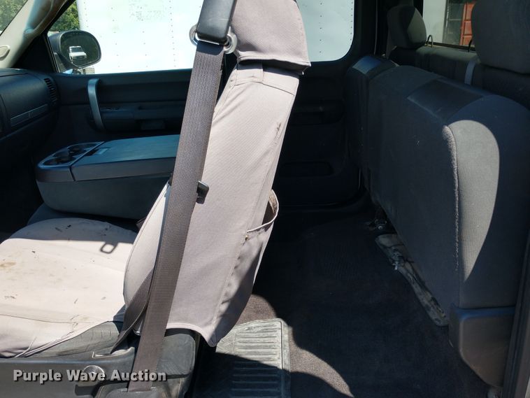 image for item DE6844 2009 GMC Sierra 2500HD Ext. Cab pickup truck