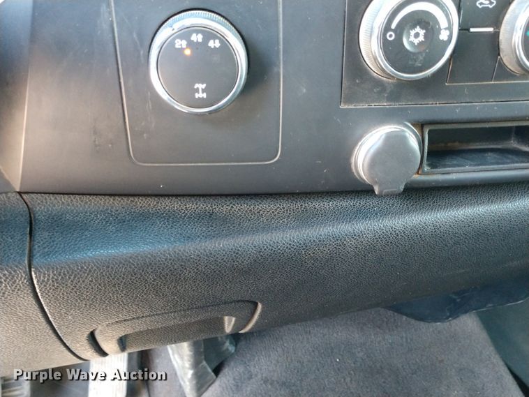 image for item DE6844 2009 GMC Sierra 2500HD Ext. Cab pickup truck