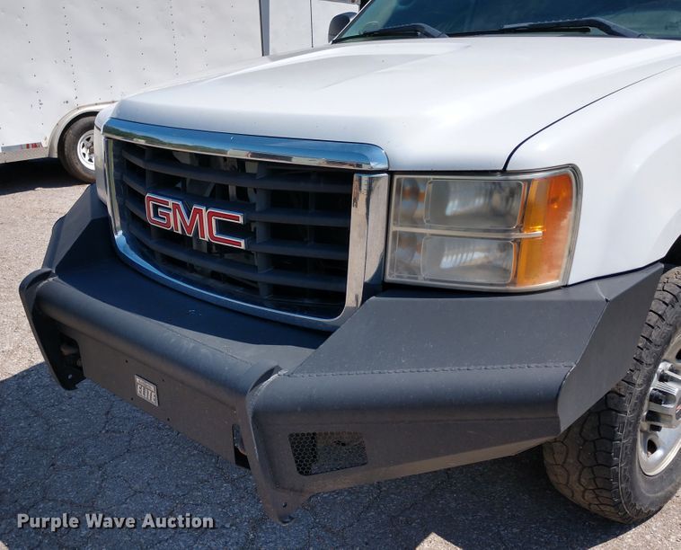 image for item DE6844 2009 GMC Sierra 2500HD Ext. Cab pickup truck