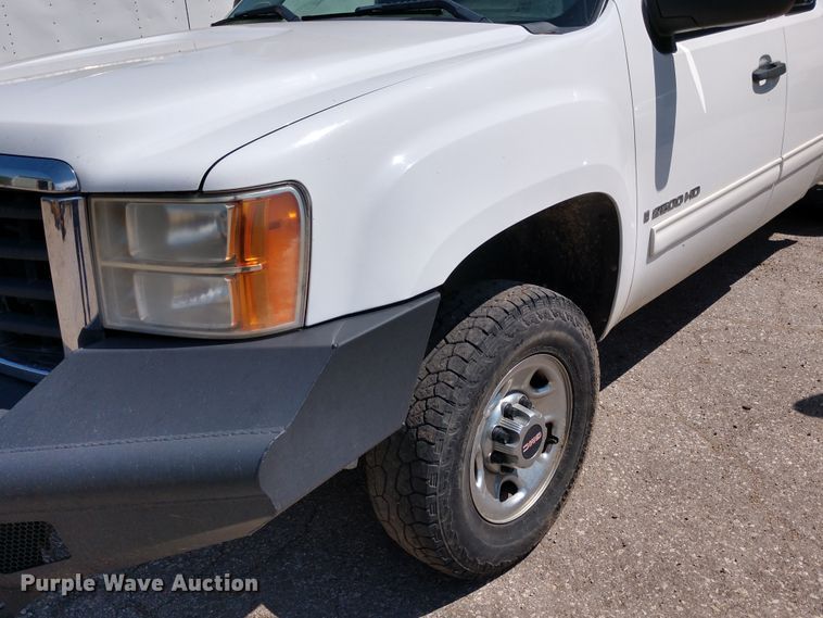 image for item DE6844 2009 GMC Sierra 2500HD Ext. Cab pickup truck
