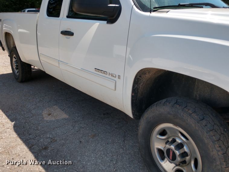 image for item DE6844 2009 GMC Sierra 2500HD Ext. Cab pickup truck