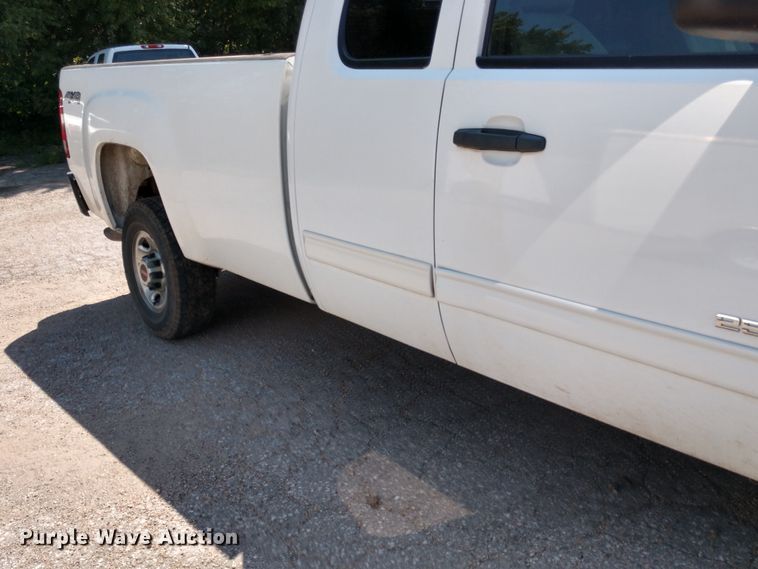 image for item DE6844 2009 GMC Sierra 2500HD Ext. Cab pickup truck