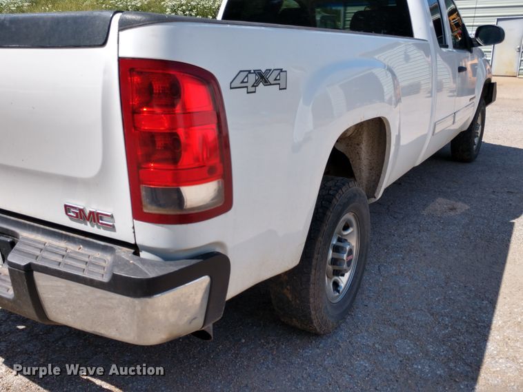 image for item DE6844 2009 GMC Sierra 2500HD Ext. Cab pickup truck