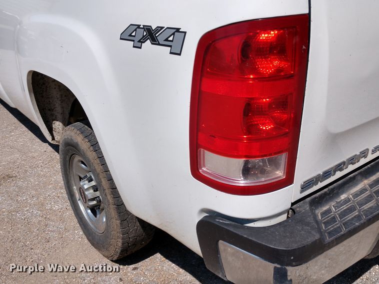 image for item DE6844 2009 GMC Sierra 2500HD Ext. Cab pickup truck