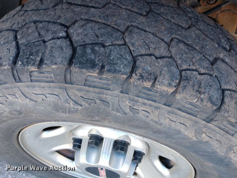 image for item DE6844 2009 GMC Sierra 2500HD Ext. Cab pickup truck