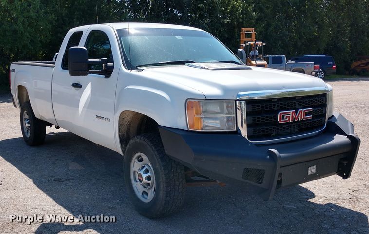 image for item DE6847 2013 GMC Sierra 2500HD Ext. Cab pickup truck