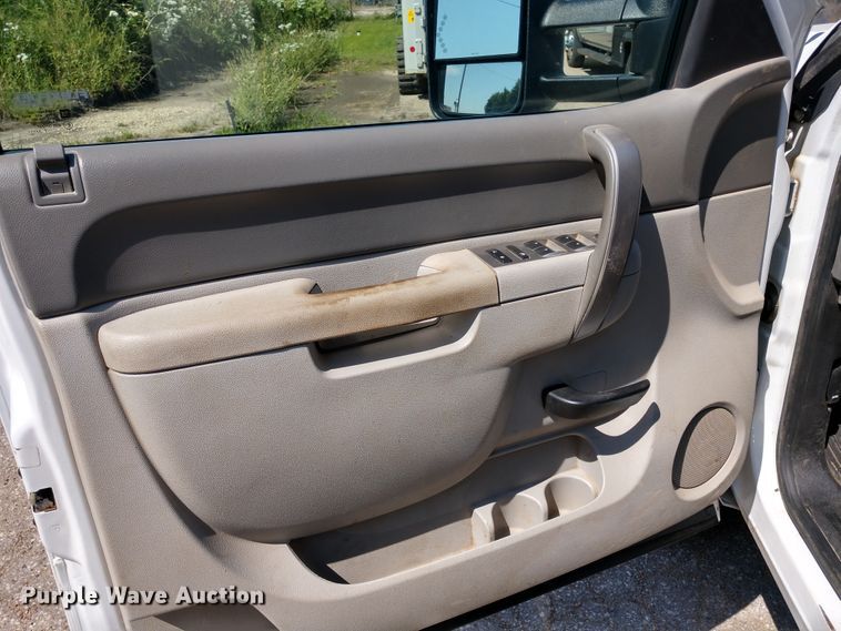 image for item DE6847 2013 GMC Sierra 2500HD Ext. Cab pickup truck