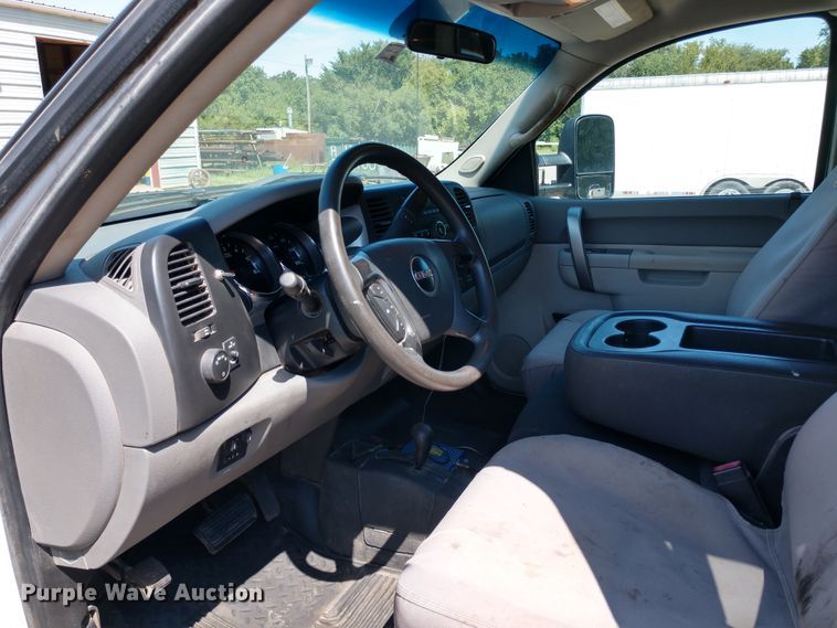 image for item DE6847 2013 GMC Sierra 2500HD Ext. Cab pickup truck