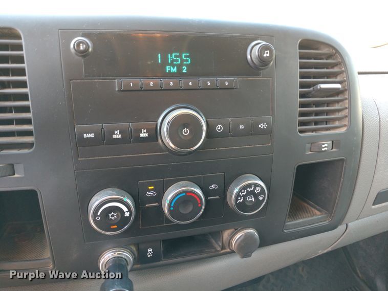 image for item DE6847 2013 GMC Sierra 2500HD Ext. Cab pickup truck