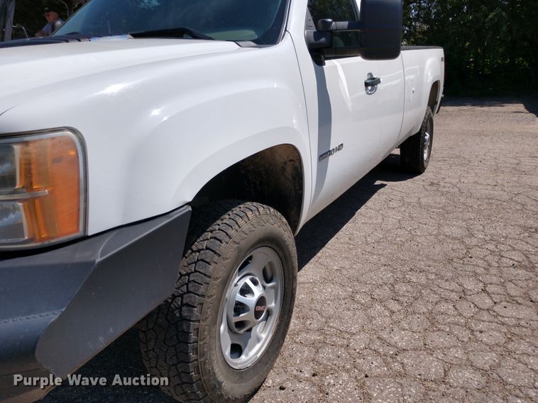 image for item DE6847 2013 GMC Sierra 2500HD Ext. Cab pickup truck