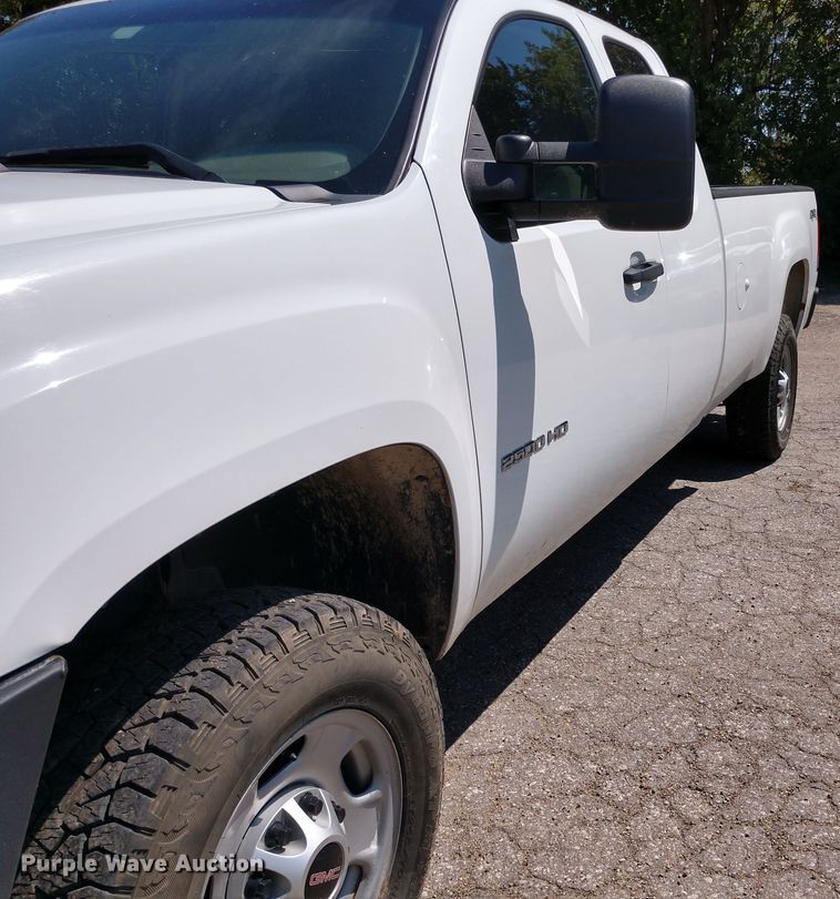 image for item DE6847 2013 GMC Sierra 2500HD Ext. Cab pickup truck