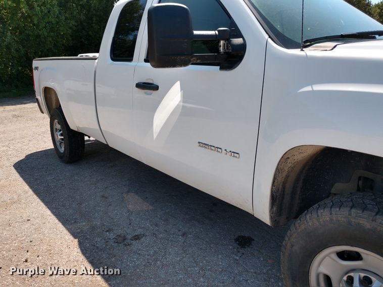 image for item DE6847 2013 GMC Sierra 2500HD Ext. Cab pickup truck
