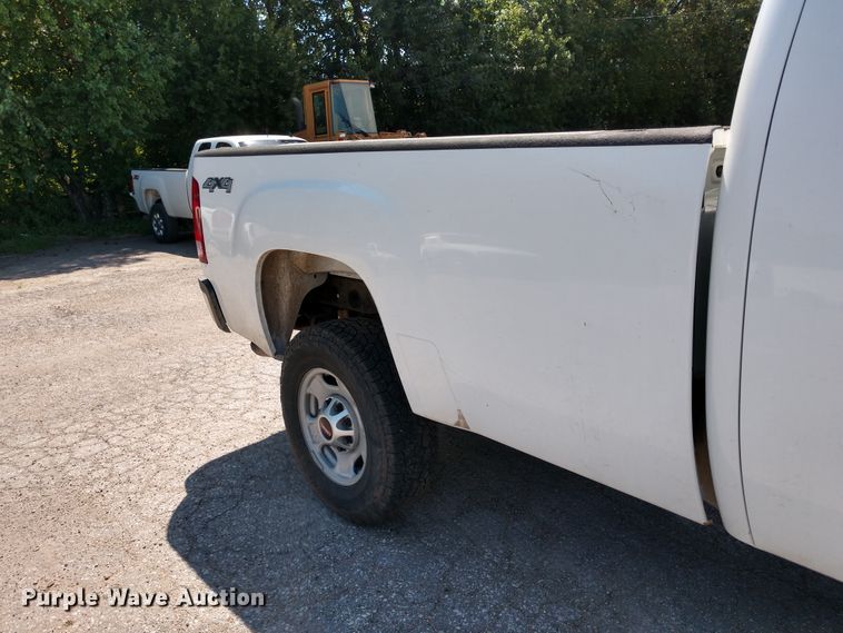 image for item DE6847 2013 GMC Sierra 2500HD Ext. Cab pickup truck