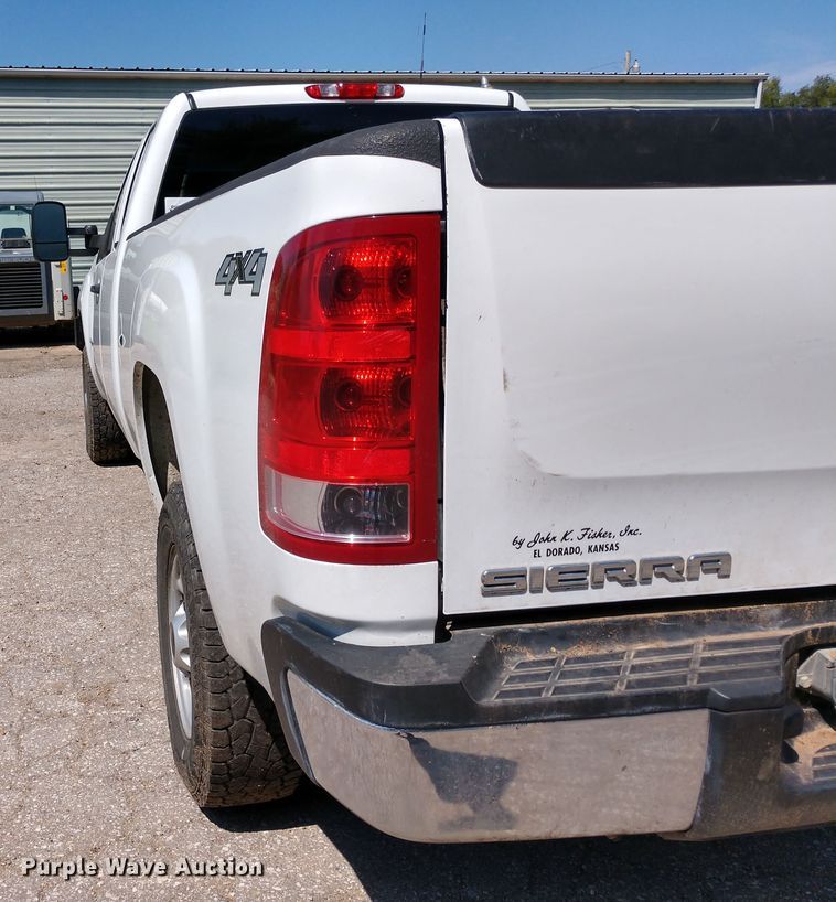 image for item DE6847 2013 GMC Sierra 2500HD Ext. Cab pickup truck