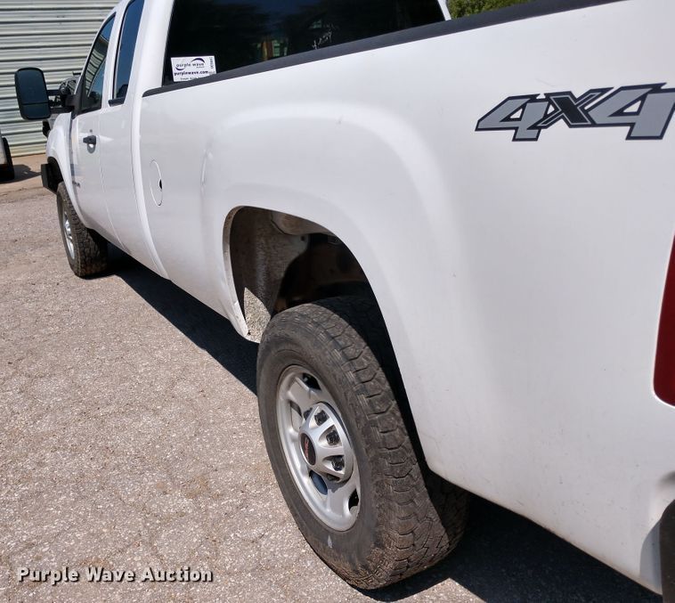 image for item DE6847 2013 GMC Sierra 2500HD Ext. Cab pickup truck