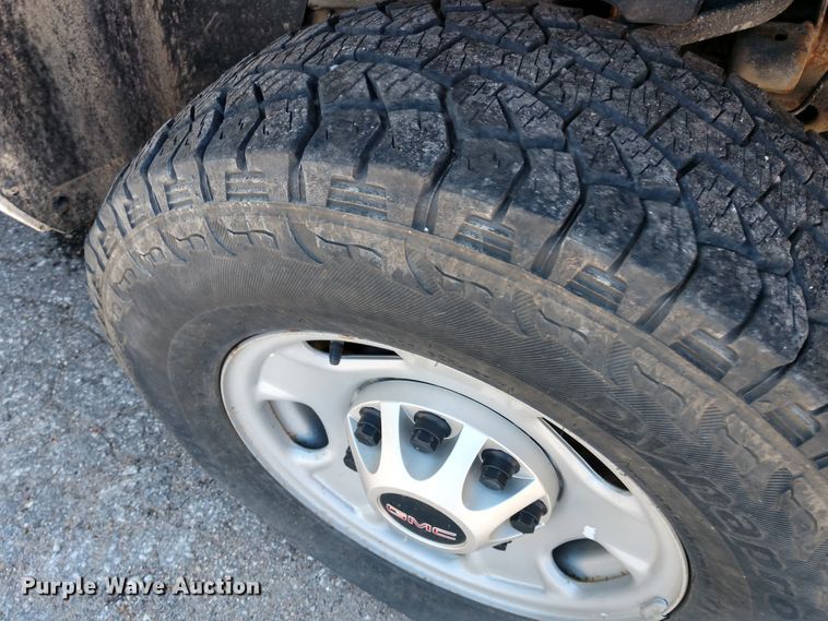 image for item DE6847 2013 GMC Sierra 2500HD Ext. Cab pickup truck