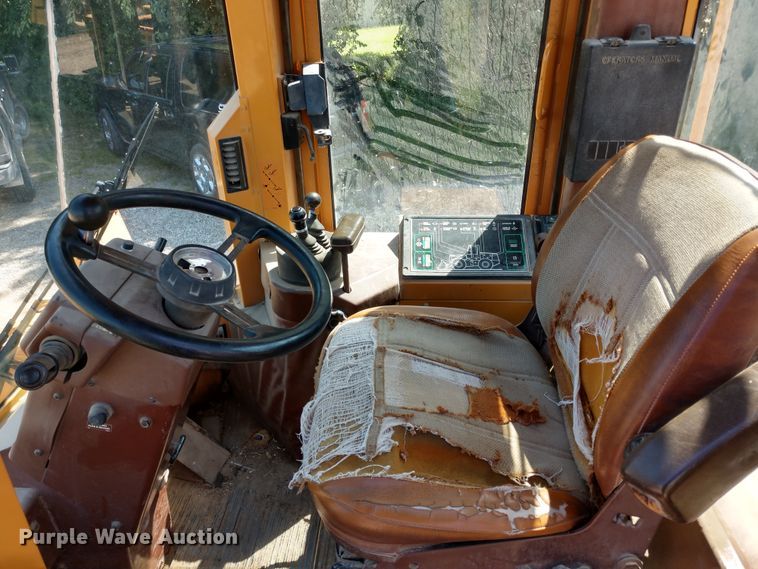 image for item DE6848 1994 Case 721B wheel loader