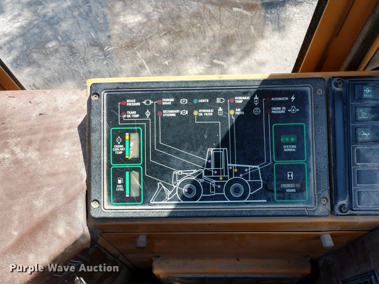 image for item DE6848 1994 Case 721B wheel loader