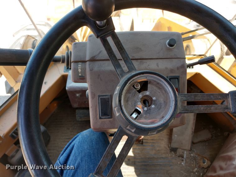 image for item DE6848 1994 Case 721B wheel loader