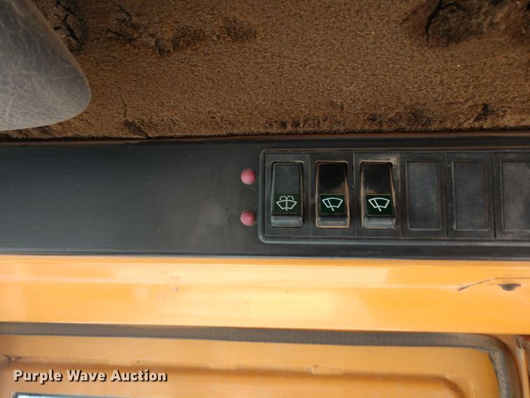 image for item DE6848 1994 Case 721B wheel loader