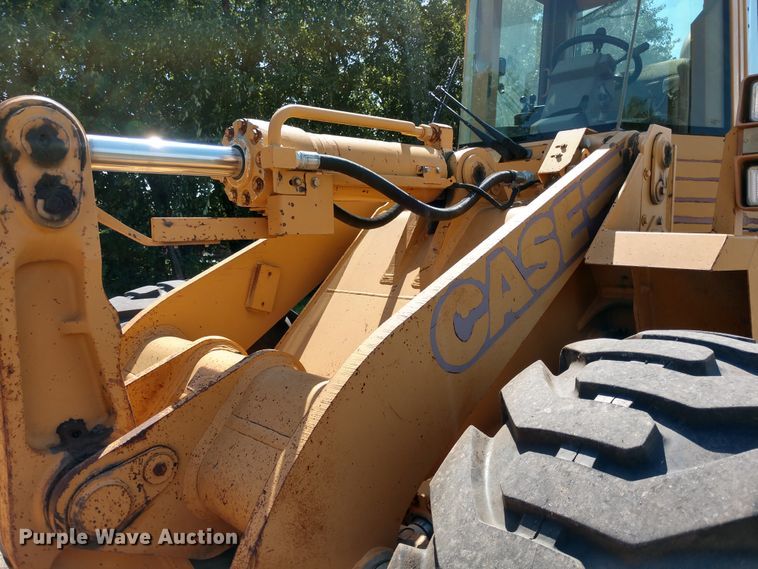 image for item DE6848 1994 Case 721B wheel loader