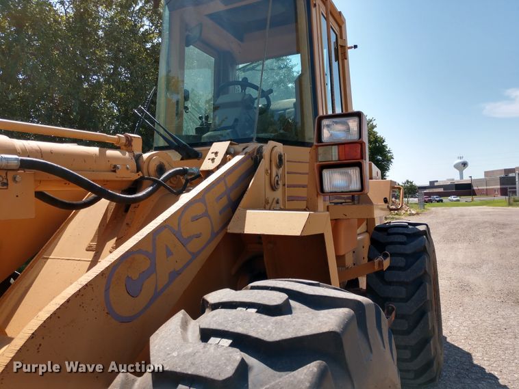 image for item DE6848 1994 Case 721B wheel loader