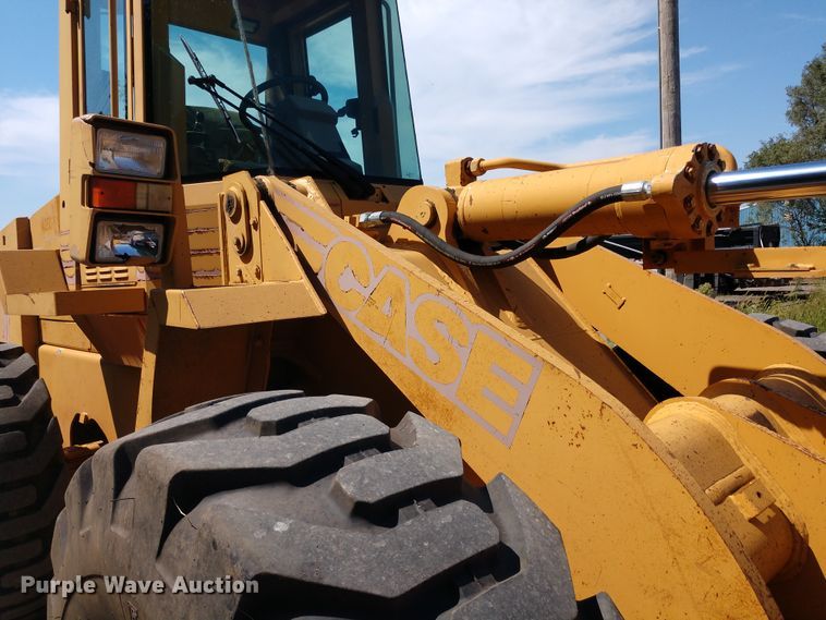 image for item DE6848 1994 Case 721B wheel loader