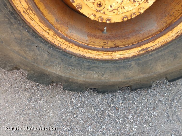 image for item DE6848 1994 Case 721B wheel loader