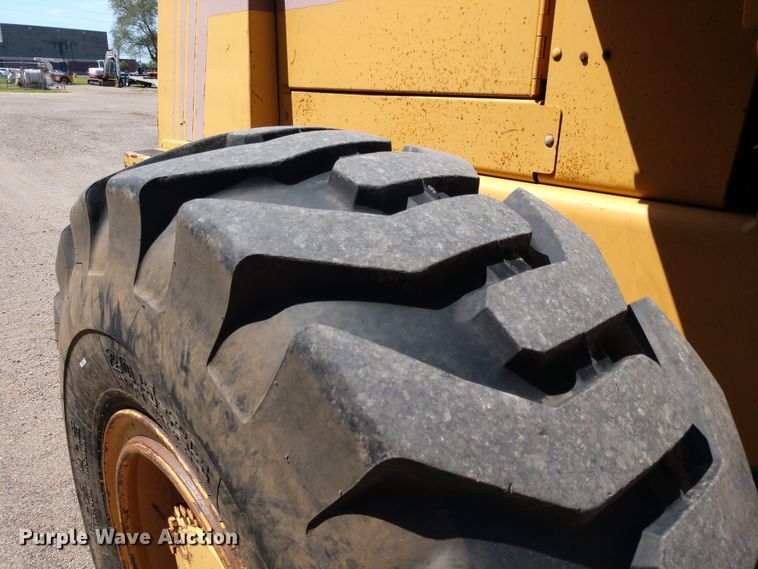 image for item DE6848 1994 Case 721B wheel loader