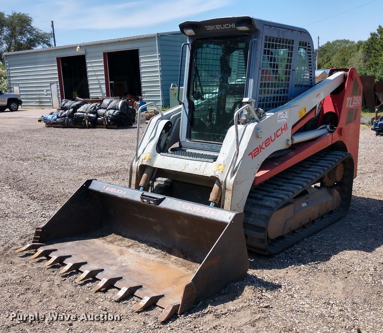 image for item DE6849 2010 Takeuchi TL250 skid steer