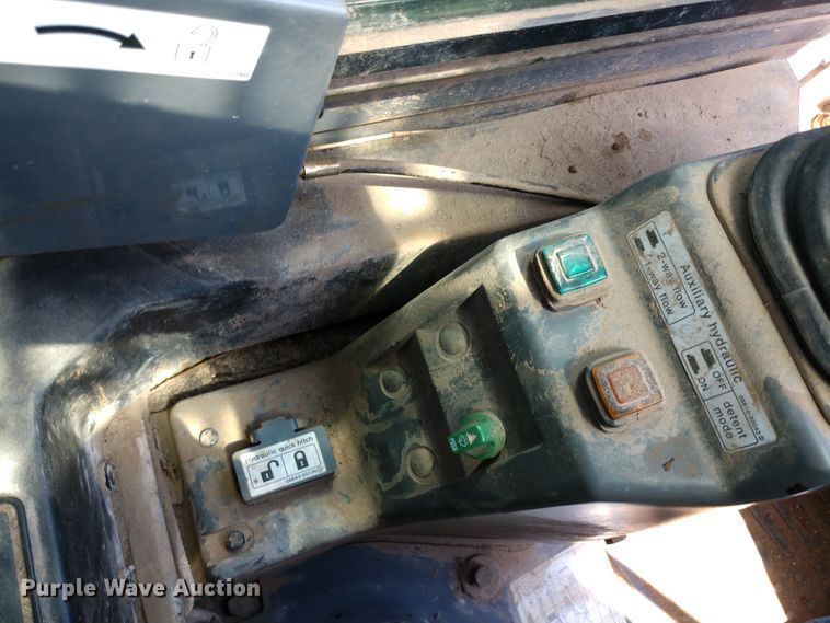 image for item DE6849 2010 Takeuchi TL250 skid steer