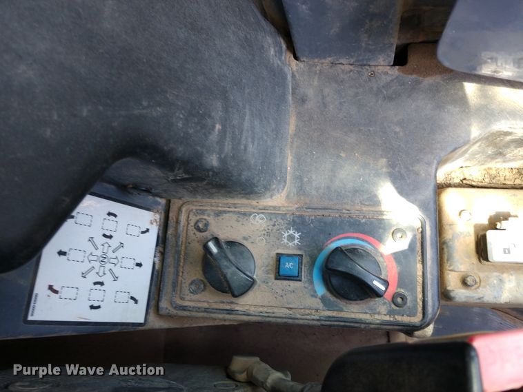 image for item DE6849 2010 Takeuchi TL250 skid steer