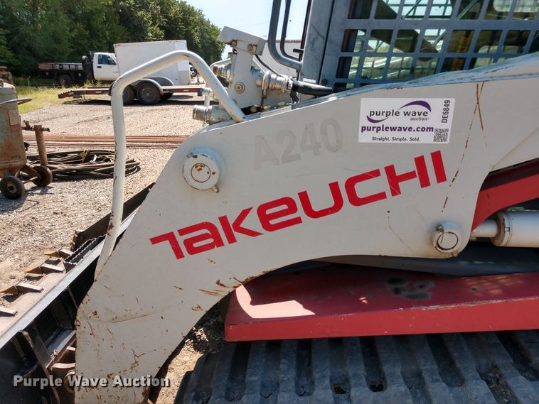 image for item DE6849 2010 Takeuchi TL250 skid steer