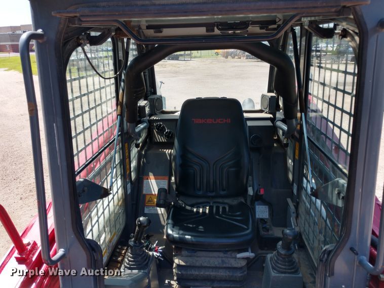 image for item DE6850 2016 Takeuchi TL-12 skid steer