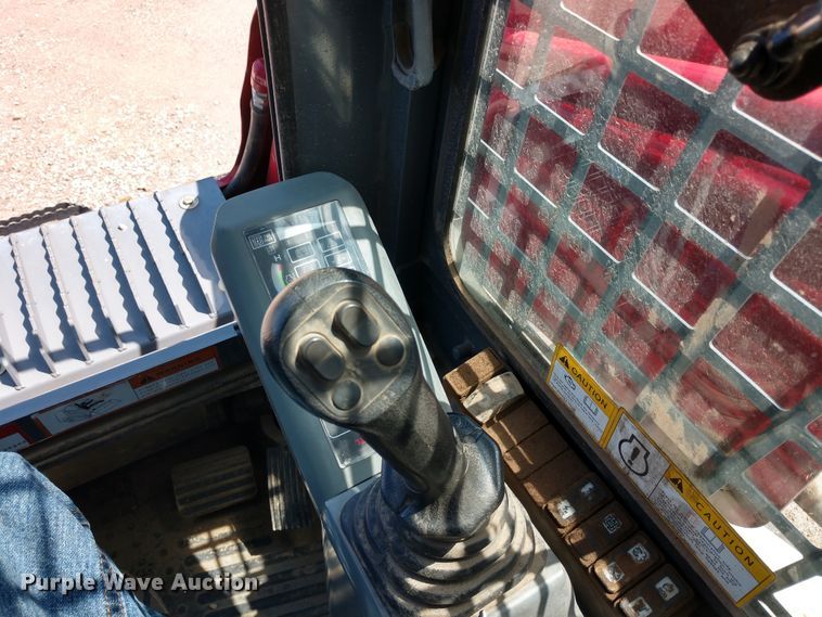 image for item DE6850 2016 Takeuchi TL-12 skid steer