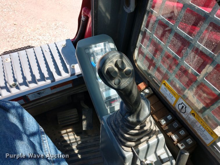 image for item DE6850 2016 Takeuchi TL-12 skid steer