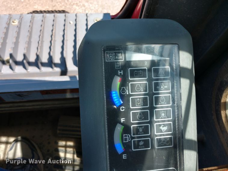 image for item DE6850 2016 Takeuchi TL-12 skid steer