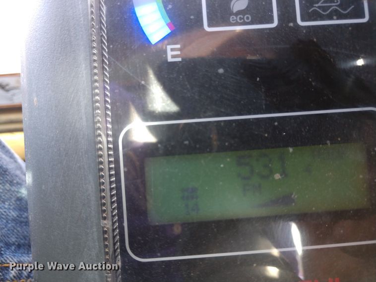 image for item DE6850 2016 Takeuchi TL-12 skid steer