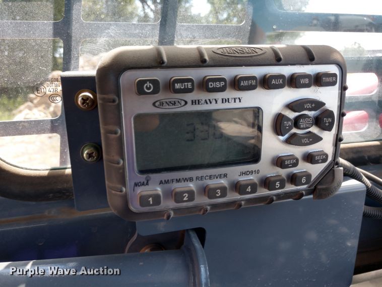 image for item DE6850 2016 Takeuchi TL-12 skid steer