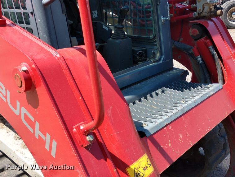 image for item DE6850 2016 Takeuchi TL-12 skid steer