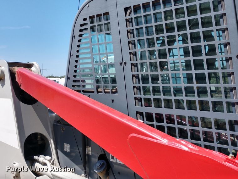 image for item DE6850 2016 Takeuchi TL-12 skid steer