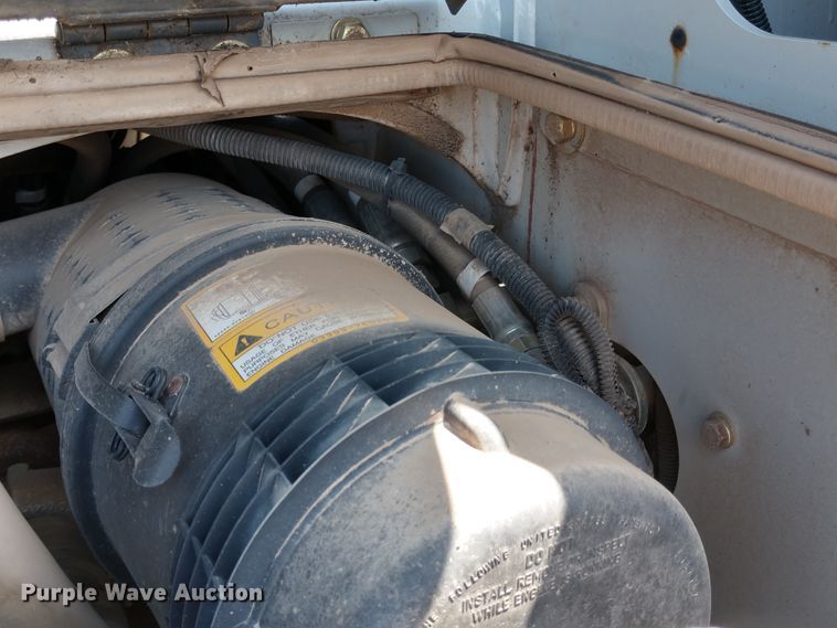 image for item DE6850 2016 Takeuchi TL-12 skid steer