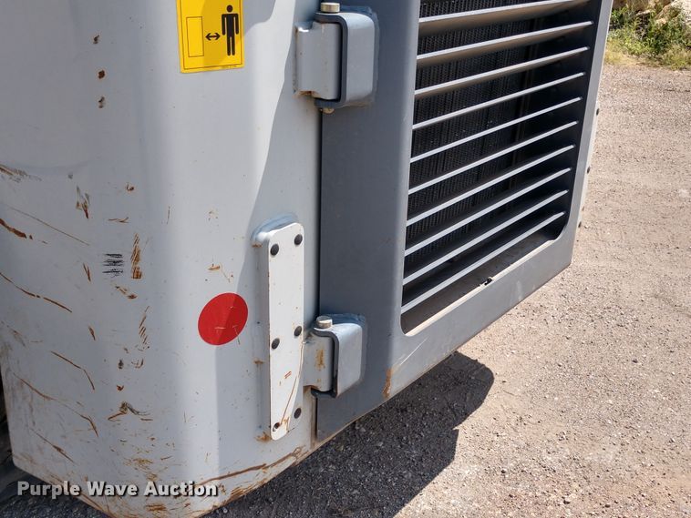 image for item DE6850 2016 Takeuchi TL-12 skid steer