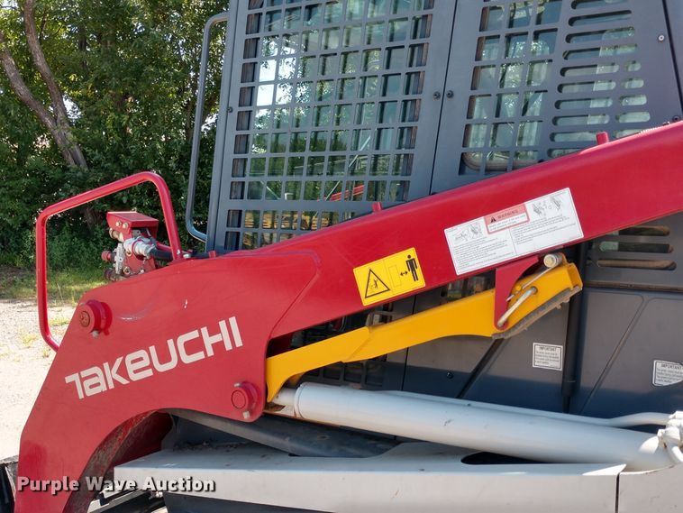 image for item DE6850 2016 Takeuchi TL-12 skid steer