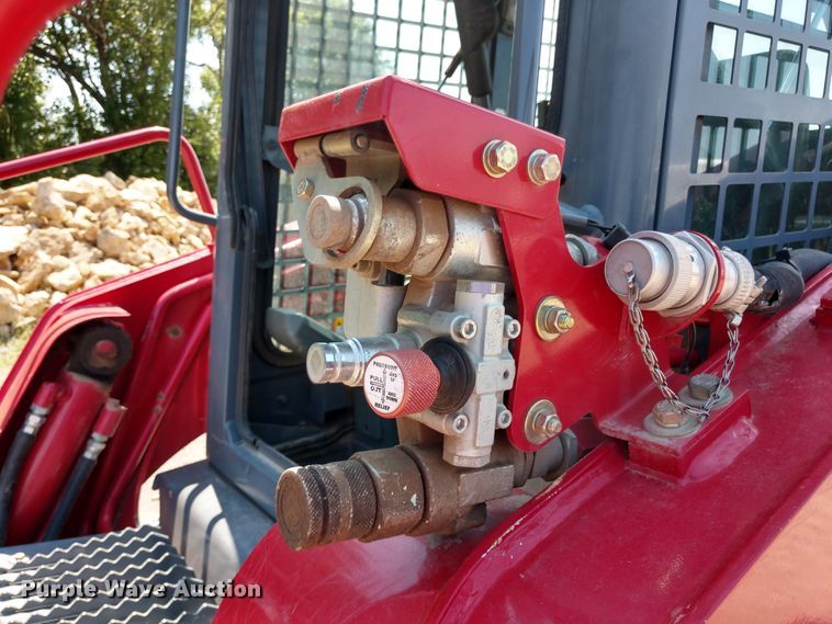 image for item DE6850 2016 Takeuchi TL-12 skid steer