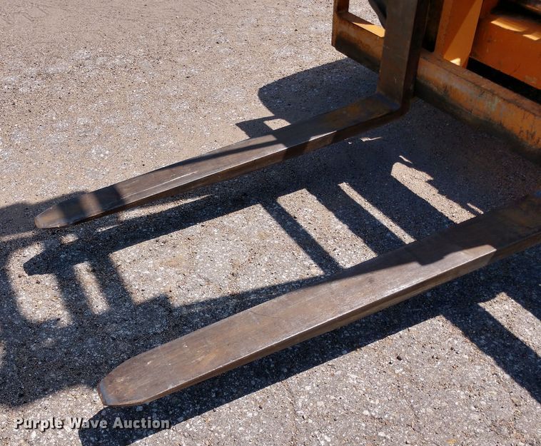 image for item DE6851 Case 586G Series 3 forklift